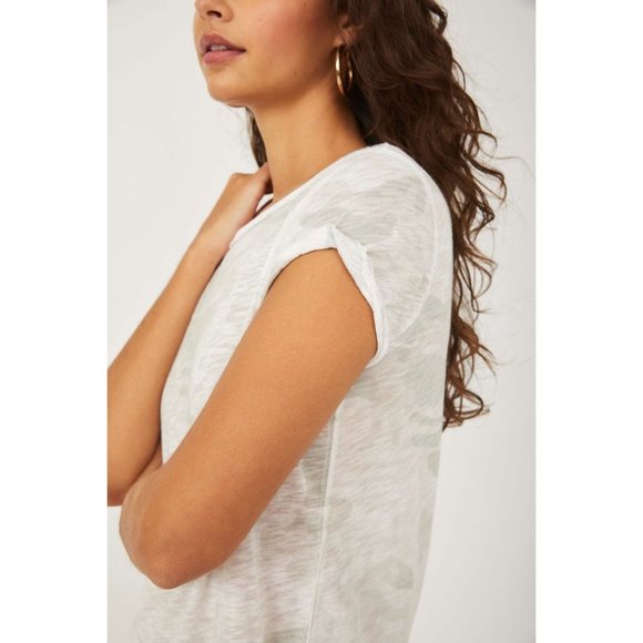 🎉LAST CHANCE🎉 NWT Free People Printed Clare Tee / Ice Combo - Picture 4 of 6